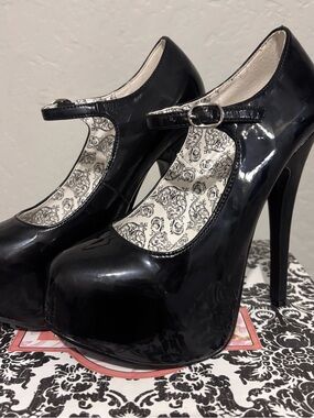 Black Patent Mary Jane Platform Heels